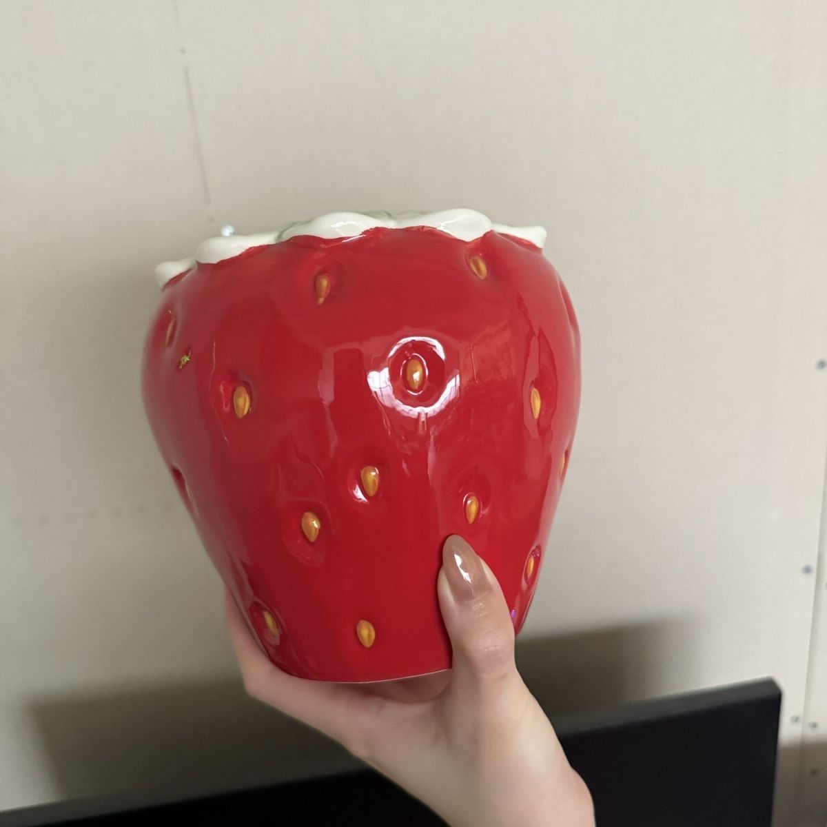 Large Diameter Strawberry Ceramic Vase, Wide Mouth Chopstick Holder Pen Holder, 3D Fruit Shape Balcony Decor