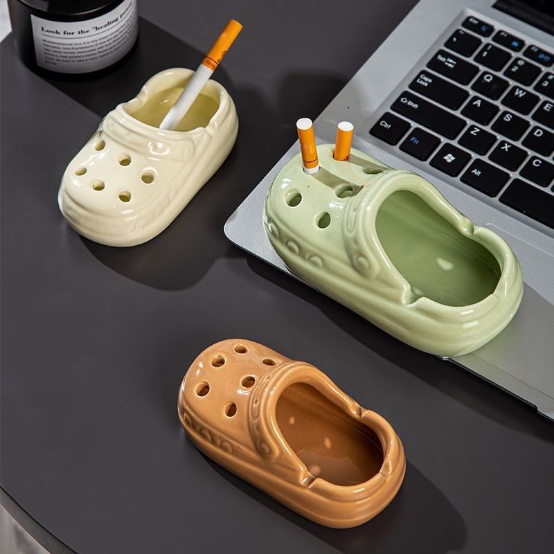 Cute Ceramic Hole Shoe Ashtray, High Aesthetic Office Home Living Room Trendy Ashtray (Splash-Proof)
