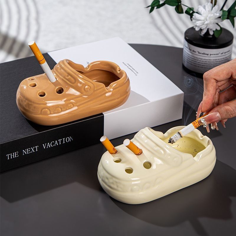 Cute Ceramic Hole Shoe Ashtray, High Aesthetic Office Home Living Room Trendy Ashtray (Splash-Proof)