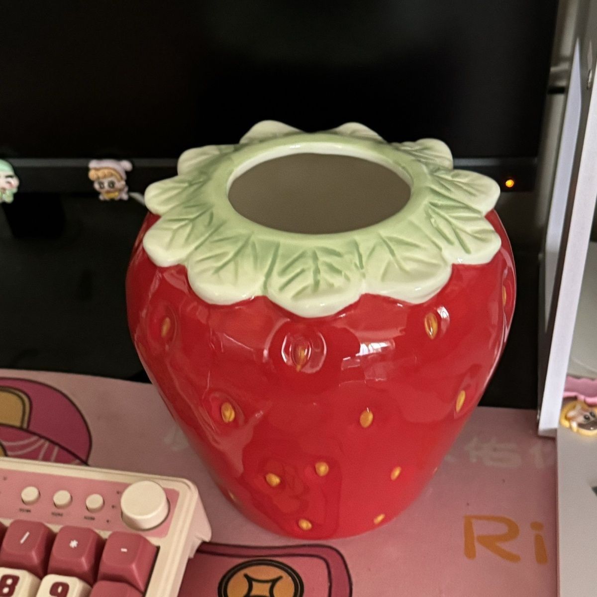 Large Diameter Strawberry Ceramic Vase, Wide Mouth Chopstick Holder Pen Holder, 3D Fruit Shape Balcony Decor